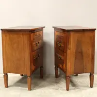 Paire de tables de chevet Louis XVI en noyer marqueté du XVIIIe siècle