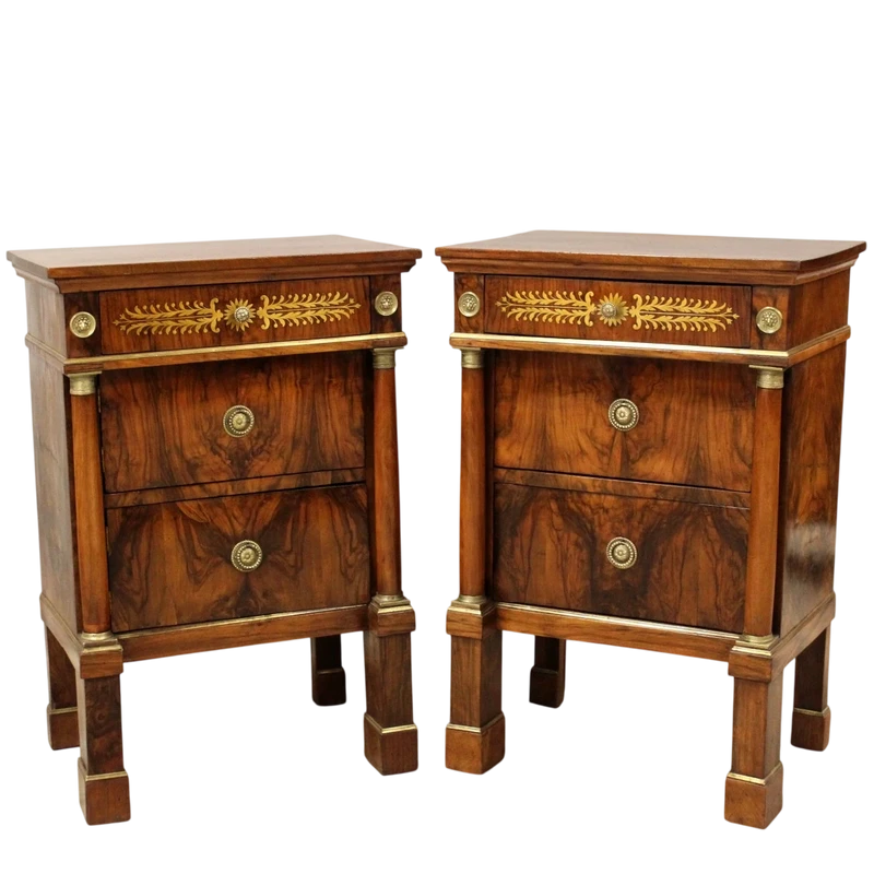 Paire de tables de chevet Empire du XIXe siècle en noyer incrusté
