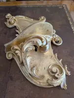 Carved and gilded wooden decorative shelf with rocaille scrolls