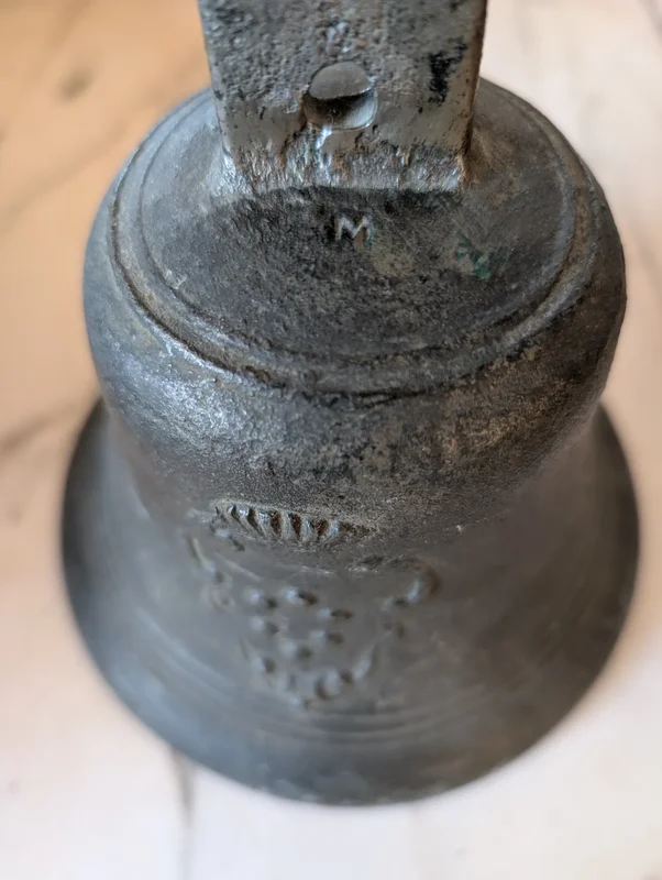 Cloche en bronze avec les armoiries des Médicis