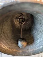 Cloche en bronze avec les armoiries des Médicis