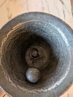 Cloche en bronze avec les armoiries des Médicis