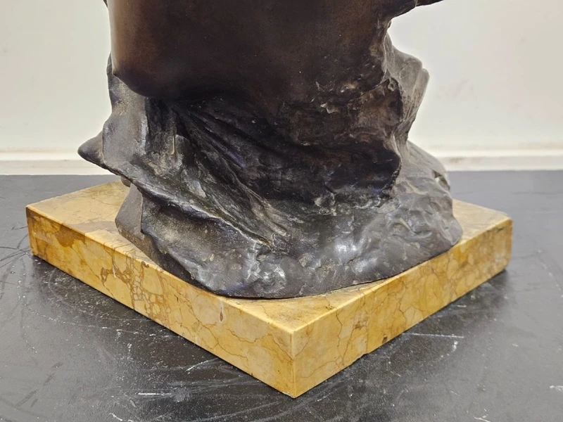 Bronzo firmato G. Parente su base in marmo – fine XIX