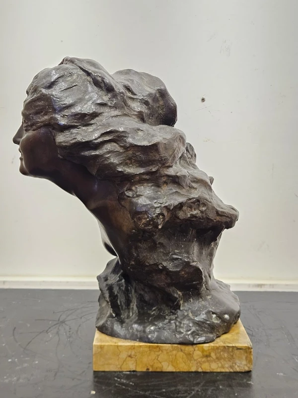 Bronzo firmato G. Parente su base in marmo – fine XIX