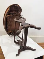 Table basse en bois de hêtre lambrissé et marqueté - 18e siècle