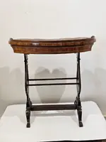 Table basse en bois de hêtre lambrissé et marqueté - 18e siècle