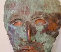 Masque en cuivre 1970 Antoni Clavé