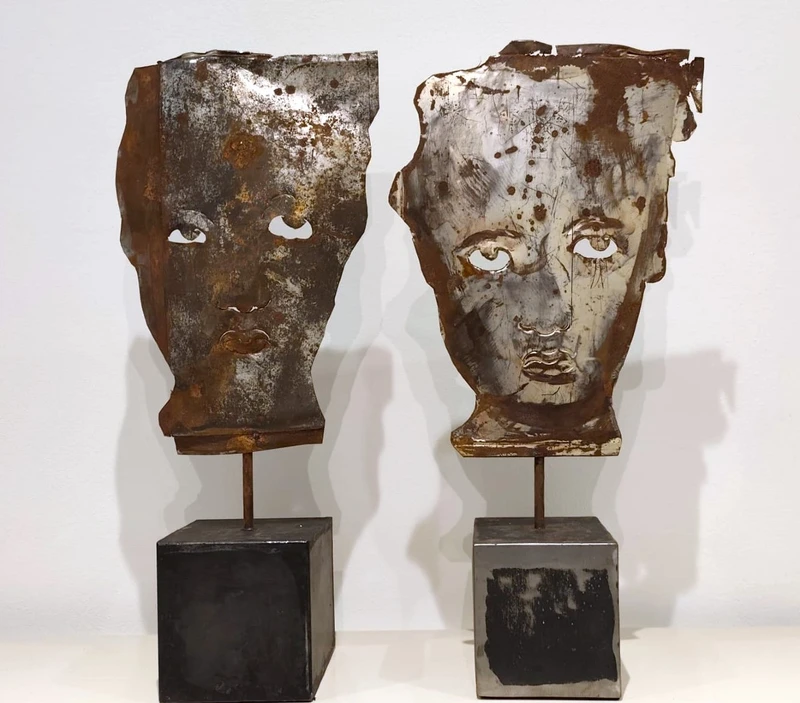 Coppia di maschere in lamiera 1960 Jean-Pierre Raynaud