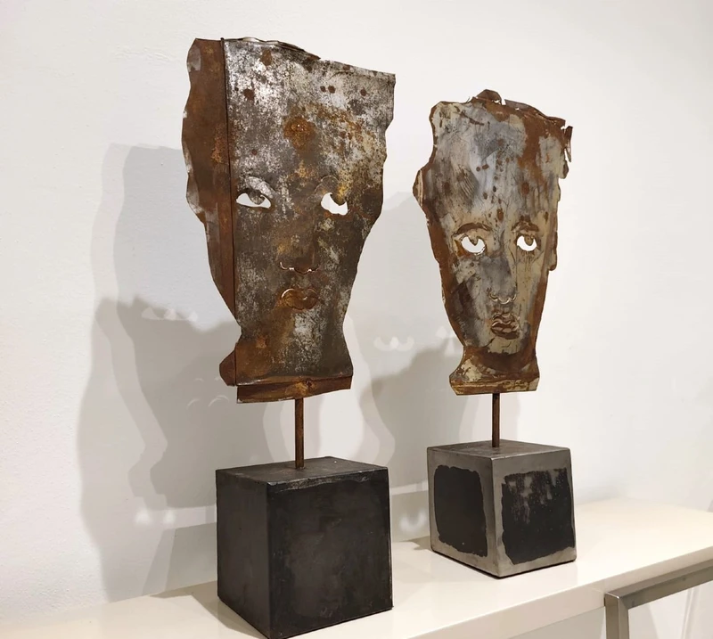 Coppia di maschere in lamiera 1960 Jean-Pierre Raynaud