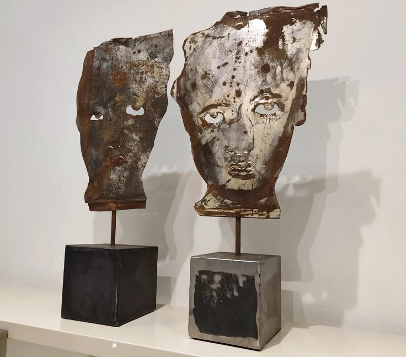 Coppia di maschere in lamiera 1960 Jean-Pierre Raynaud