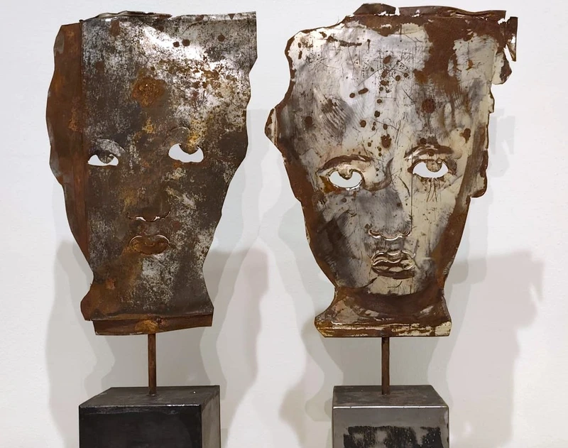 Coppia di maschere in lamiera 1960 Jean-Pierre Raynaud