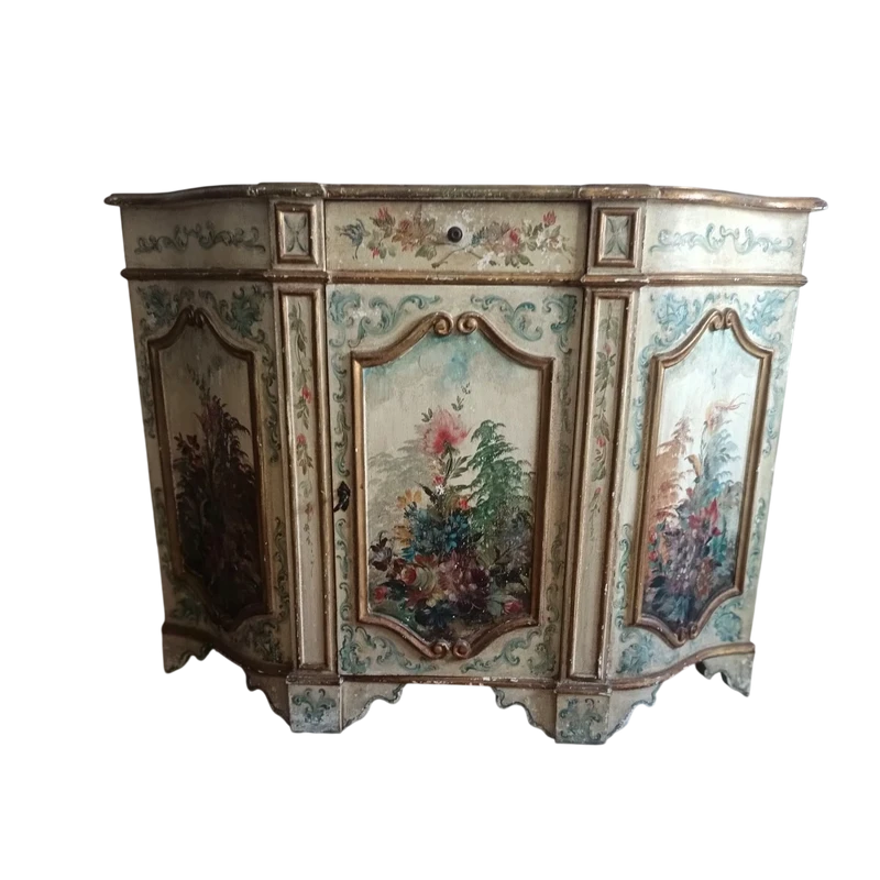 Armoire vénitienne laquée du début du 20e siècle
