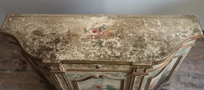 Armoire vénitienne laquée du début du 20e siècle