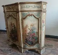 Armoire vénitienne laquée du début du 20e siècle