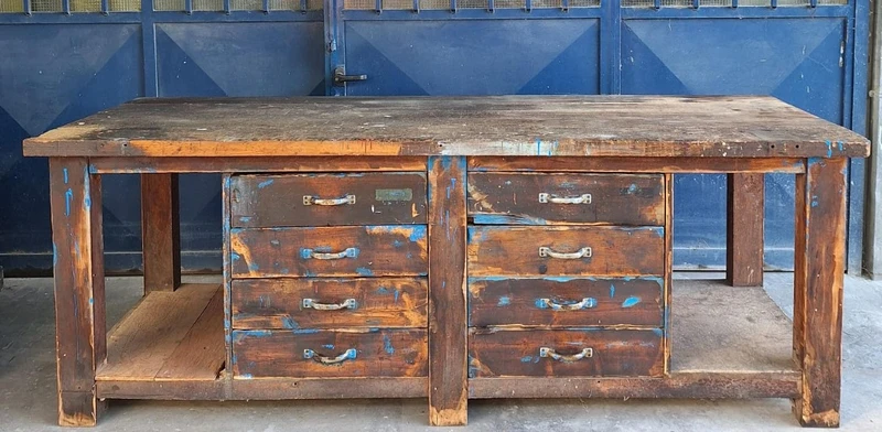 Comptoir industriel des années 1950