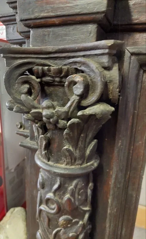 Grand cadre d'édicule sculpté style Renaissance 17e siècle Italie