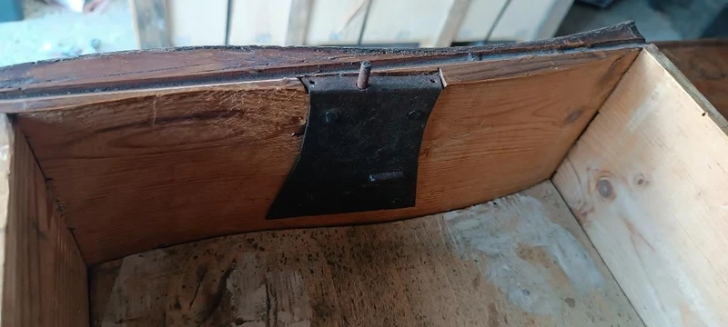 Antique panelled and inlaid chest of drawers 18th century northern italy