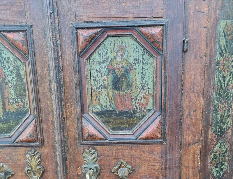 Armoire tyrolienne du 18e siècle avec peintures originales