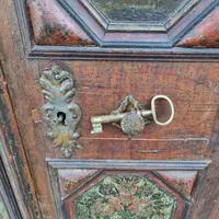 Armoire tyrolienne du 18e siècle avec peintures originales