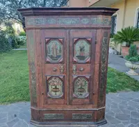 Armoire tyrolienne du 18e siècle avec peintures originales
