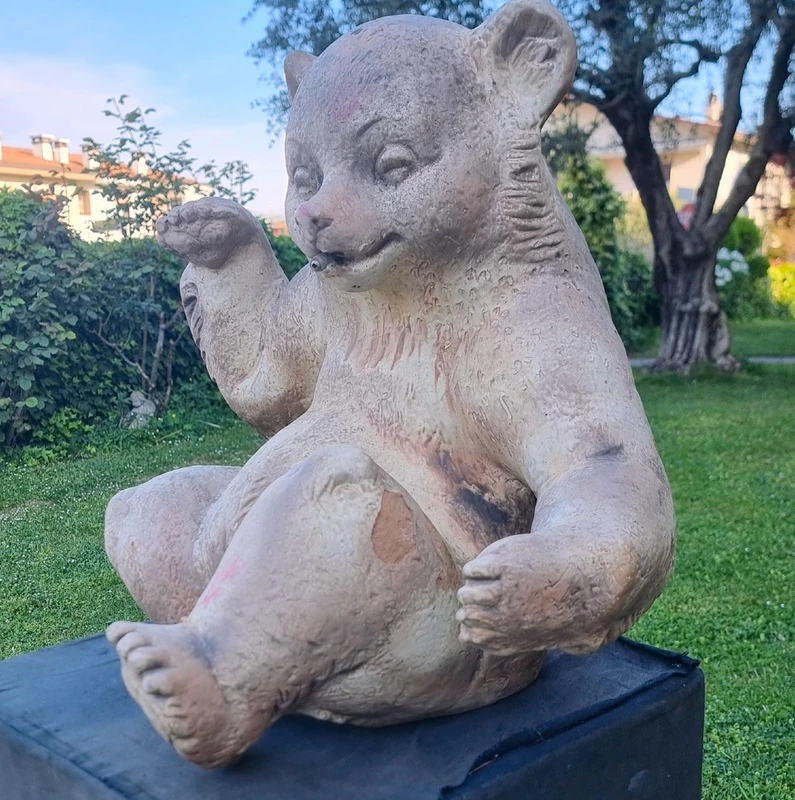 Ourson en terre cuite de 1900 signé Heissner