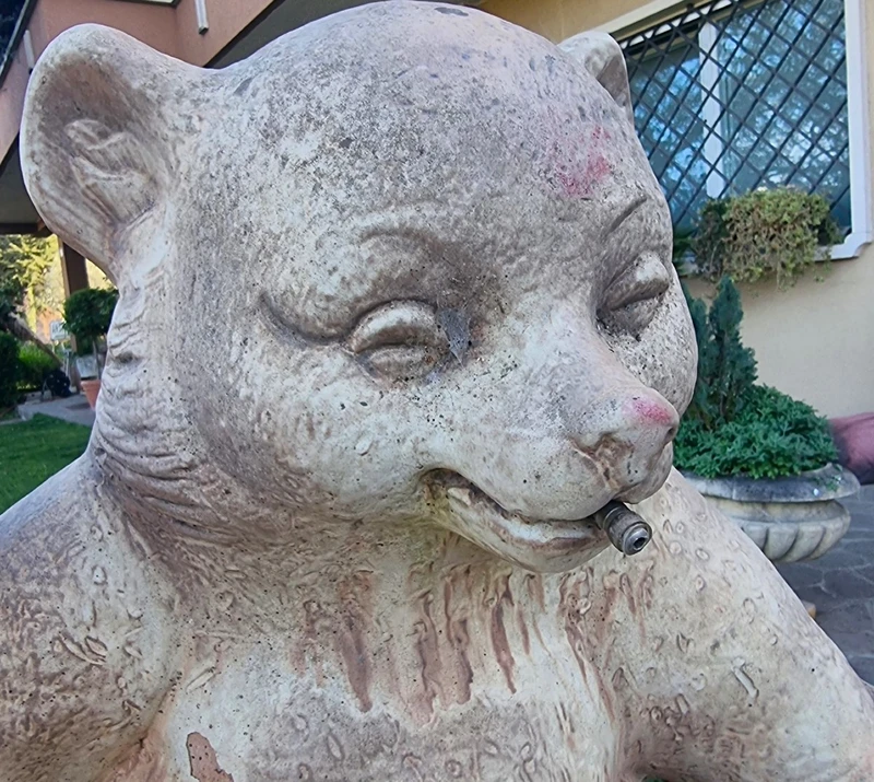 Ourson en terre cuite de 1900 signé Heissner