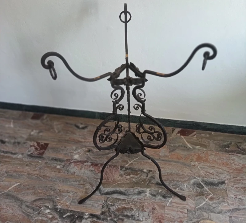 Vaso in rame sbalzato 1910 Firenze