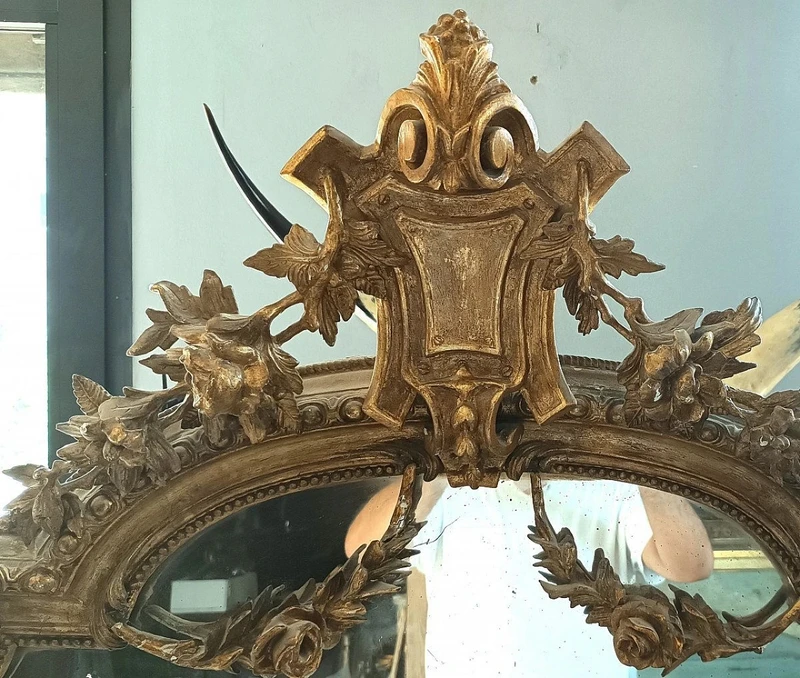 Grande specchiera in legno dorato del XIX secolo stile Napoleone III.