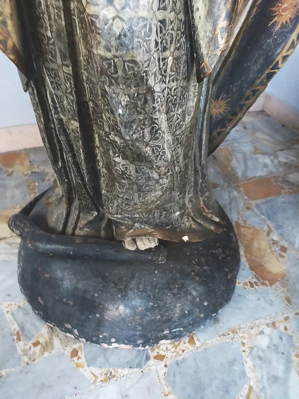 Large terracotta sculpture depicting madonna 17th century rome