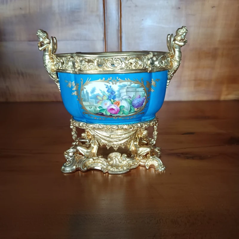 SEVRES PORCELAIN BOWL FROM THE SECOND HALF OF THE 18TH CENTURY