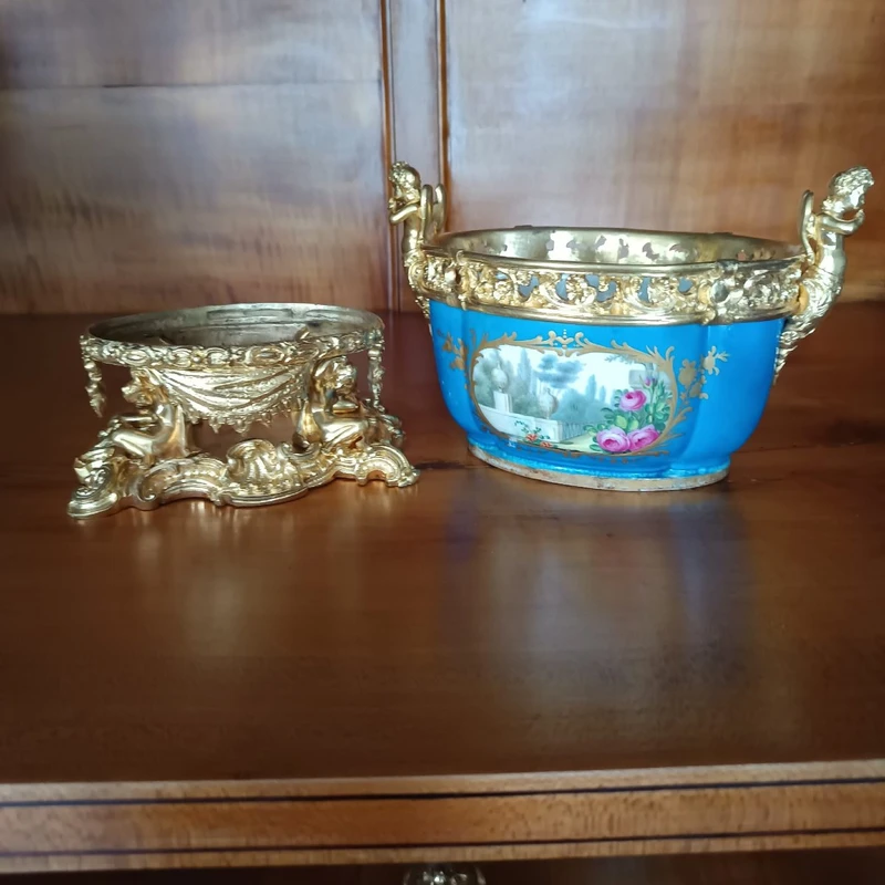 SEVRES PORCELAIN BOWL FROM THE SECOND HALF OF THE 18TH CENTURY