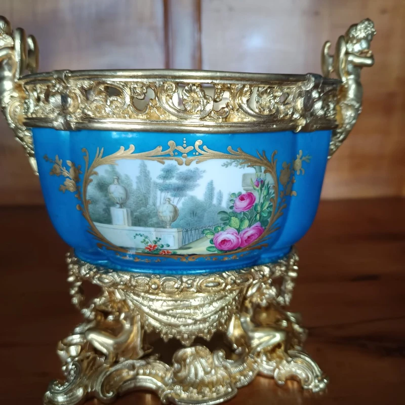 SEVRES PORCELAIN BOWL FROM THE SECOND HALF OF THE 18TH CENTURY