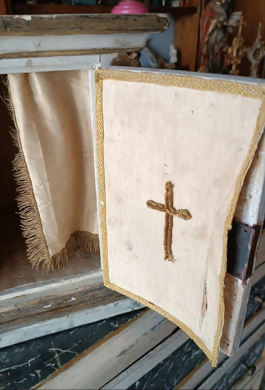 Tabernacle ancien en bois peint et doré 18ème siècle