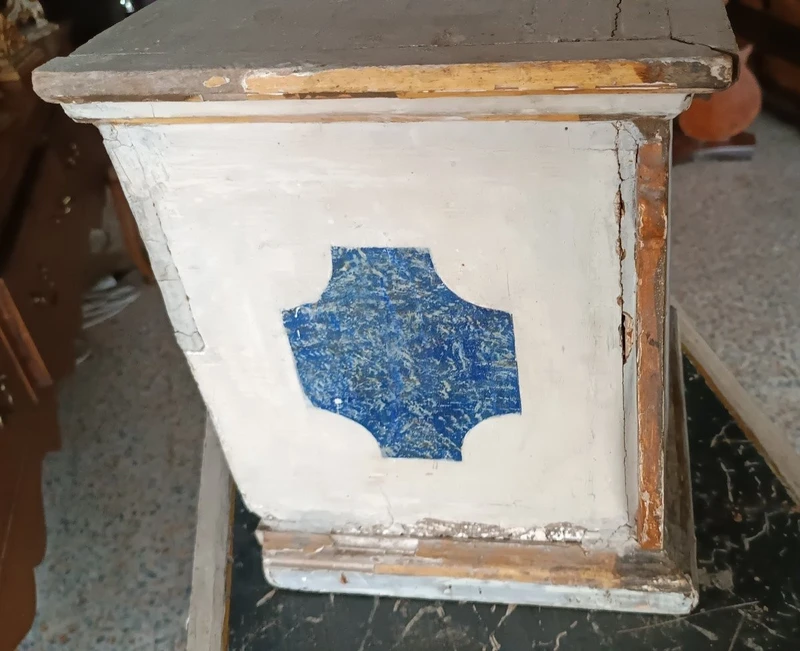 Tabernacle ancien en bois peint et doré 18ème siècle