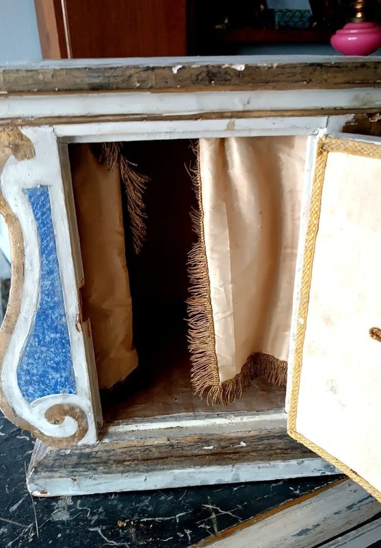 Tabernacle ancien en bois peint et doré 18ème siècle