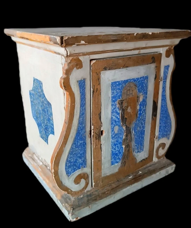 Tabernacle ancien en bois peint et doré 18ème siècle