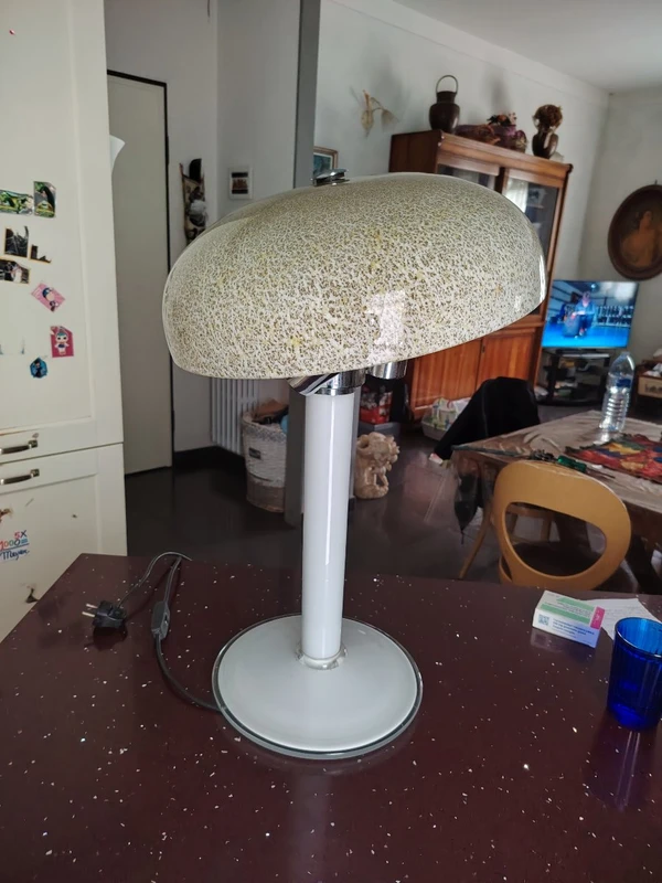 rara e grande  lampada da tavolo   in vetro di  Murano , fine anni 70 , design stile mazzega/Na