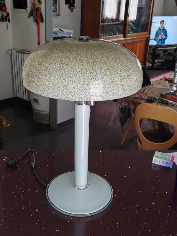 rara e grande  lampada da tavolo   in vetro di  Murano , fine anni 70 , design stile mazzega/Na