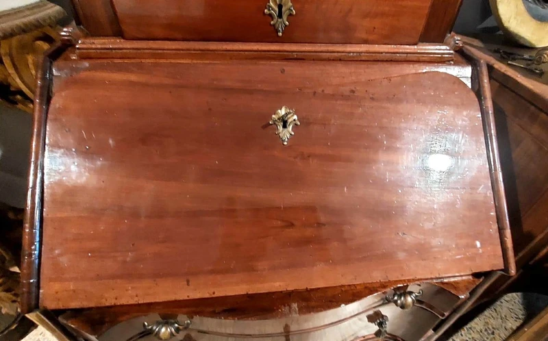 Small walnut trumoe 18th century L.72 CM