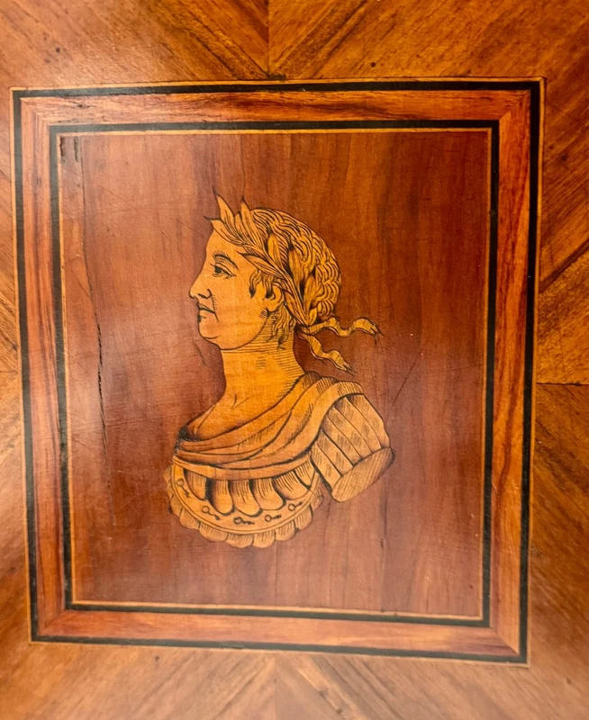 COMMODE NÉOCLASSIQUE MARQUETÉE LUIGI XVI