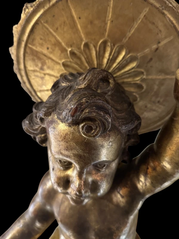 Enfant Jésus assis en bois doré - Sculpture du XVIIe siècle