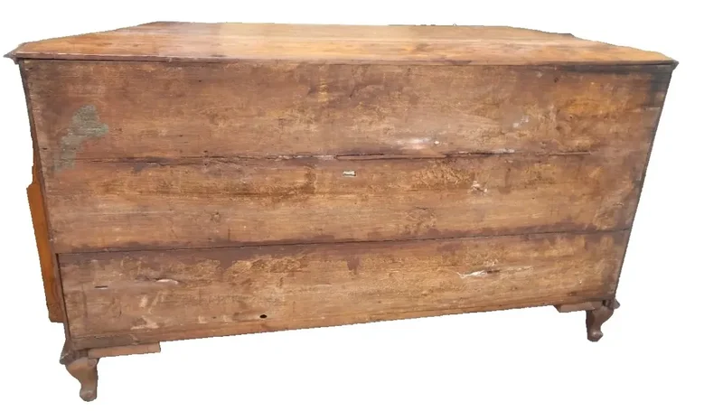 Grand buffet antique à encoches Vénétie 18ème siècle en merisier massif