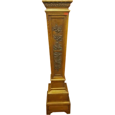 Colonne en noyer sculpté