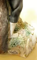 Figurine en céramique peinte à la main de Capodimonte signée Volta