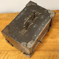 Coffre-fort de voyage ancien