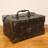 Coffre-fort de voyage ancien