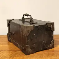 Coffre-fort de voyage ancien