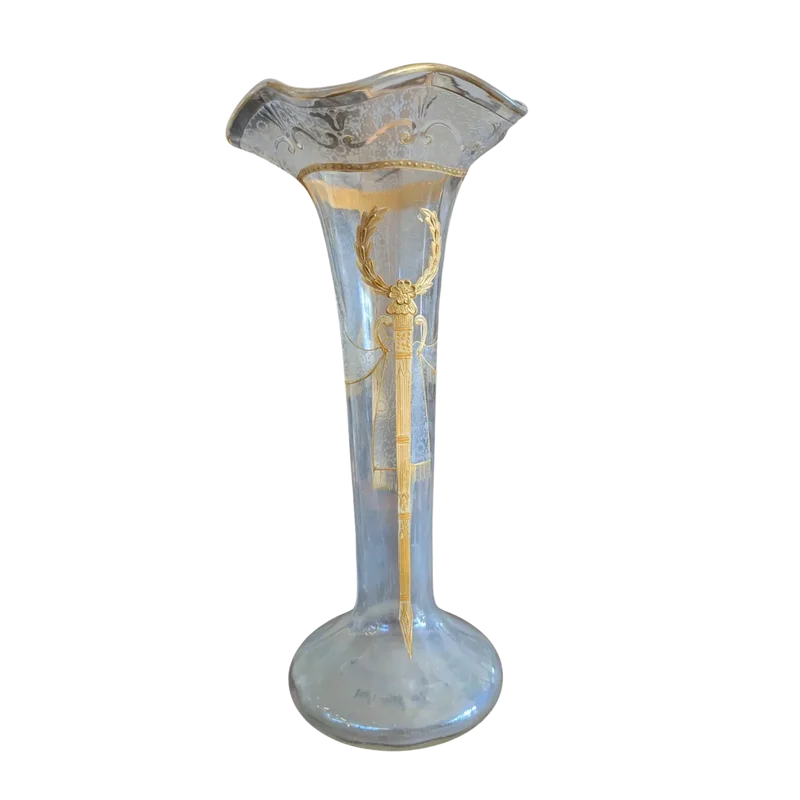 Glass vase decorated with gold motifs