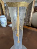 Glass vase decorated with gold motifs
