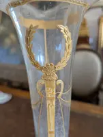 Glass vase decorated with gold motifs